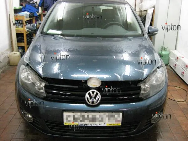 Автомобиль Volkswagen Golf 6. / Нанесение антигравийной пленки VENTURESHIELD. 3 Автомобиль Volkswagen Golf 6. / Нанесение антигравийной пленки VENTURESHIELD. 3