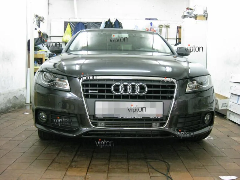 Автомобиль Audi А4.  / Нанесение антигравийной защитной пленки VENTURESHIELD.