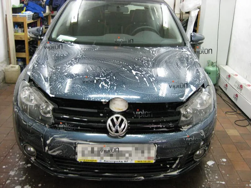 Автомобиль Volkswagen Golf . / Нанесение антигравийной пленки VENTURESHIELD. 2 Автомобиль Volkswagen Golf . / Нанесение антигравийной пленки VENTURESHIELD. 2