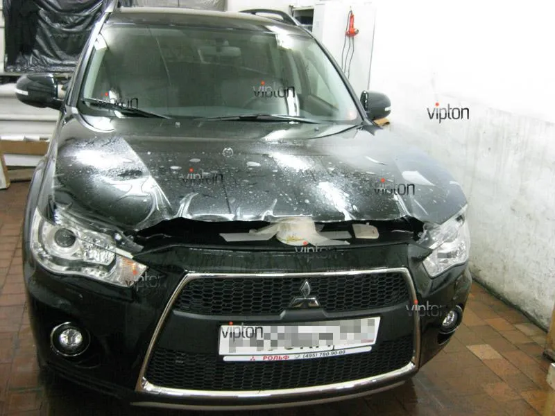 Автомобиль Mitsubishi Outlander. / Нанесение антигравийной пленки VENTURESHIELD. 2 Автомобиль Mitsubishi Outlander. / Нанесение антигравийной пленки VENTURESHIELD. 2