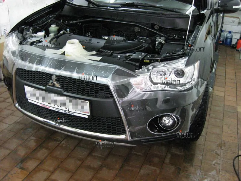 Автомобиль Mitsubishi Outlander. / Нанесение антигравийной пленки VENTURESHIELD. 3 Автомобиль Mitsubishi Outlander. / Нанесение антигравийной пленки VENTURESHIELD. 3