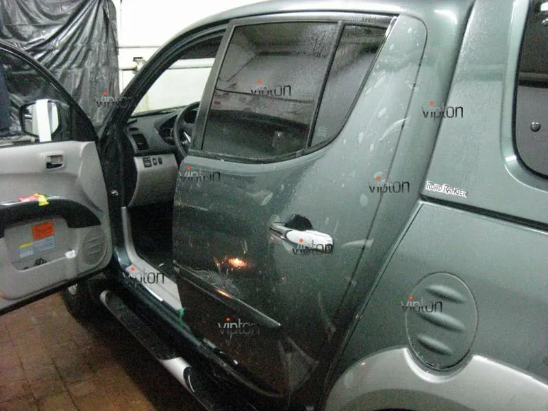 Автомобиль Mitsubishi L200 / Нанесение антигравийной пленки VENTURESHIELD. 11 Автомобиль Mitsubishi L200 / Нанесение антигравийной пленки VENTURESHIELD. 11