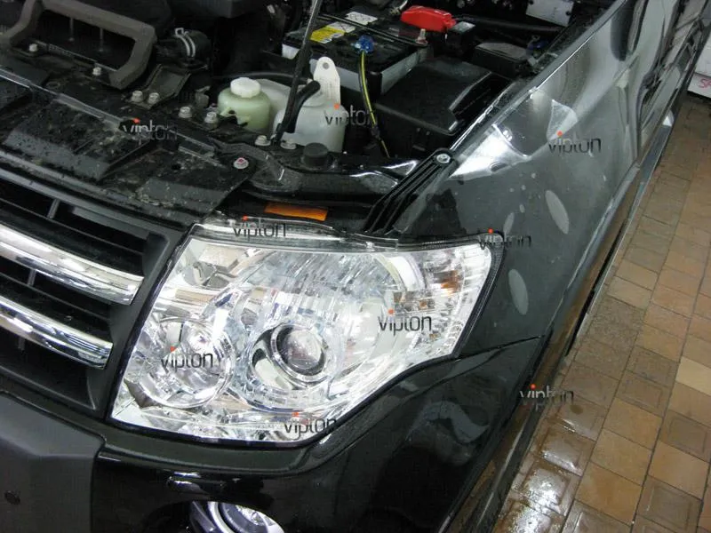 Автомобиль Mitsubishi Pajero. / анесение антигравийной пленки VENTURESHIELD.