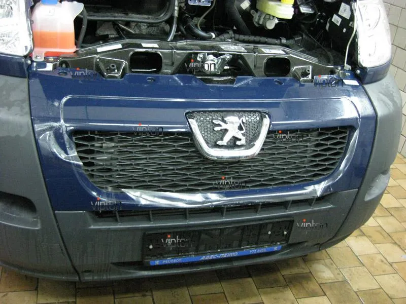 Автомобиль Peugeot Boxer. / Нанесение антигравийной пленки VENTURESHIELD. 3 Автомобиль Peugeot Boxer. / Нанесение антигравийной пленки VENTURESHIELD. 3