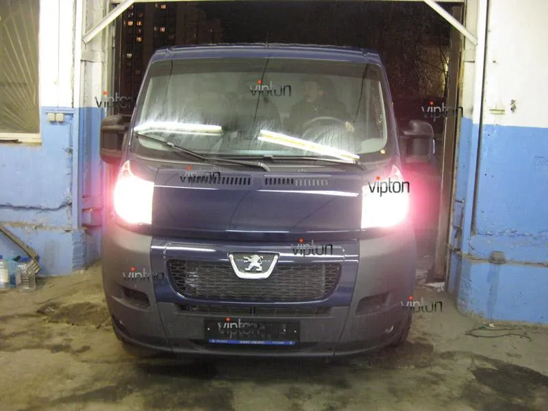 Автомобиль Peugeot Boxer. / Нанесение антигравийной пленки VENTURESHIELD. 5 Автомобиль Peugeot Boxer. / Нанесение антигравийной пленки VENTURESHIELD. 5