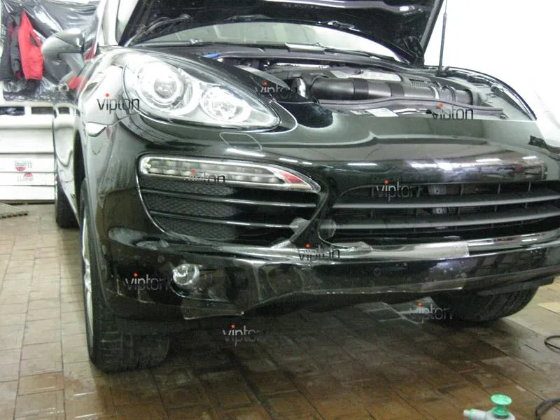 Автомобиль PORSCHE CAYENNE. / Нанесение антигравийной пленки VENTURESHIELD. 2 Автомобиль PORSCHE CAYENNE. / Нанесение антигравийной пленки VENTURESHIELD. 2