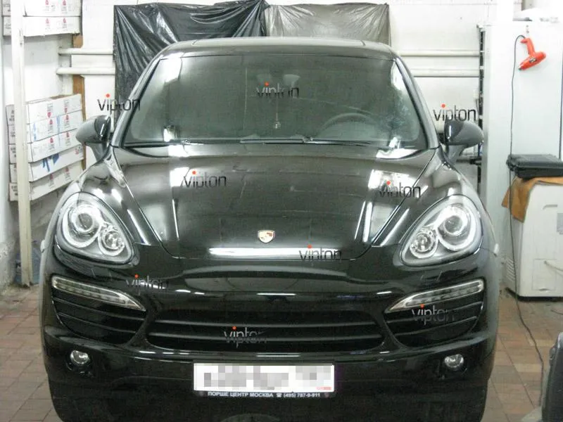Автомобиль PORSCHE CAYENNE. / Нанесение антигравийной пленки VENTURESHIELD. 13 Автомобиль PORSCHE CAYENNE. / Нанесение антигравийной пленки VENTURESHIELD. 13