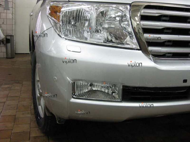 Автомобиль Toyota Land Cruiser 200. / Нанесение антигравийной пленки VENTURESHIELD.