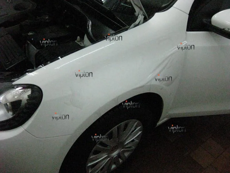 Автомобиль Volkswagen Golf. / Нанесение антигравийной пленки VENTURESHIELD 6 Автомобиль Volkswagen Golf. / Нанесение антигравийной пленки VENTURESHIELD 6