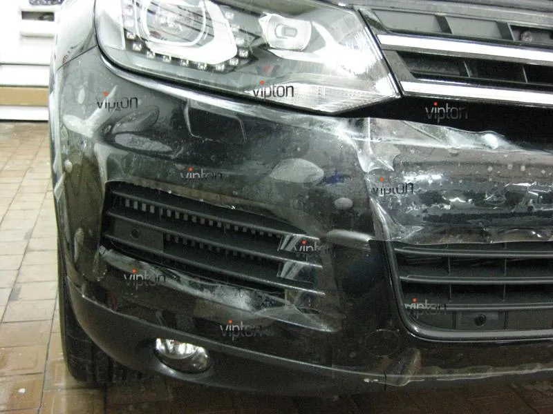 Автомобиль Volkswagen Touareg. / Нанесение антигравийной пленки VENTURESHIELD. 2 Автомобиль Volkswagen Touareg. / Нанесение антигравийной пленки VENTURESHIELD. 2