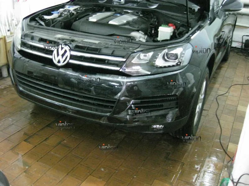 Автомобиль Volkswagen Touareg. / Нанесение антигравийной пленки VENTURESHIELD. 4 Автомобиль Volkswagen Touareg. / Нанесение антигравийной пленки VENTURESHIELD. 4
