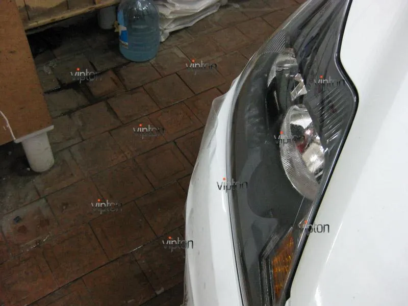 Автомобиль Ford Focus. / Нанесение антигравийной пленки VENTURESHIELD. 3 Автомобиль Ford Focus. / Нанесение антигравийной пленки VENTURESHIELD. 3