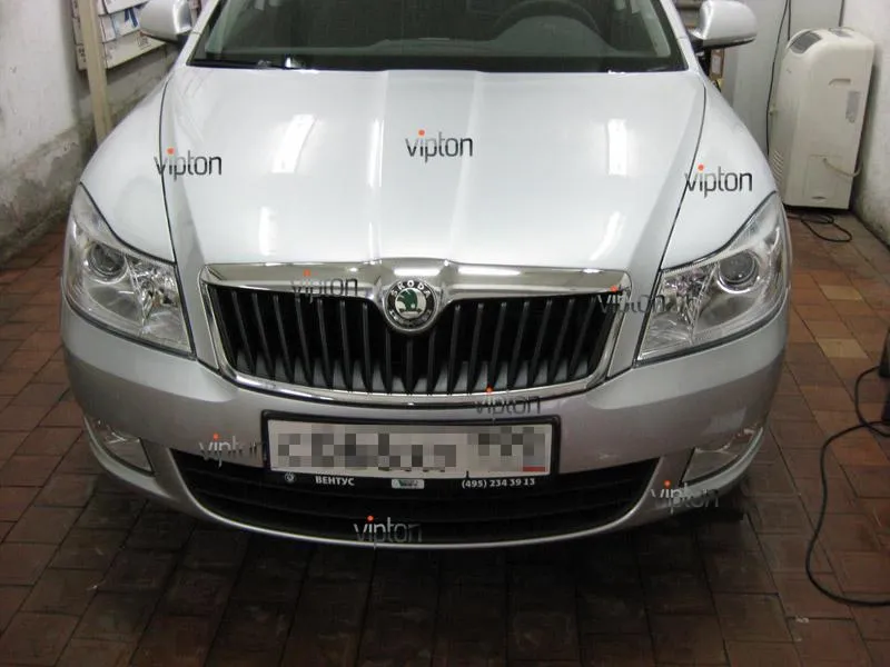 Автомобиль Skoda Octavia 2. / Нанесение антигравийной пленки VENTURESHIELD 5 Автомобиль Skoda Octavia 2. / Нанесение антигравийной пленки VENTURESHIELD 5