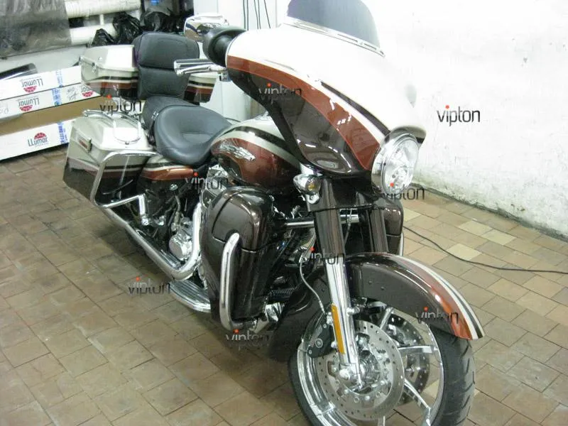 Мотоцикл Harley Davidson Street Glide / Нанесение антигравийной пленки 2 Мотоцикл Harley Davidson Street Glide / Нанесение антигравийной пленки 2