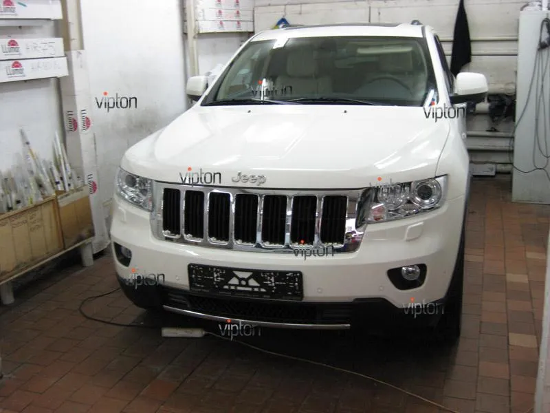 Автомобиль JEEP Grand Cherokee: Нанесение антигравийной пленки 2