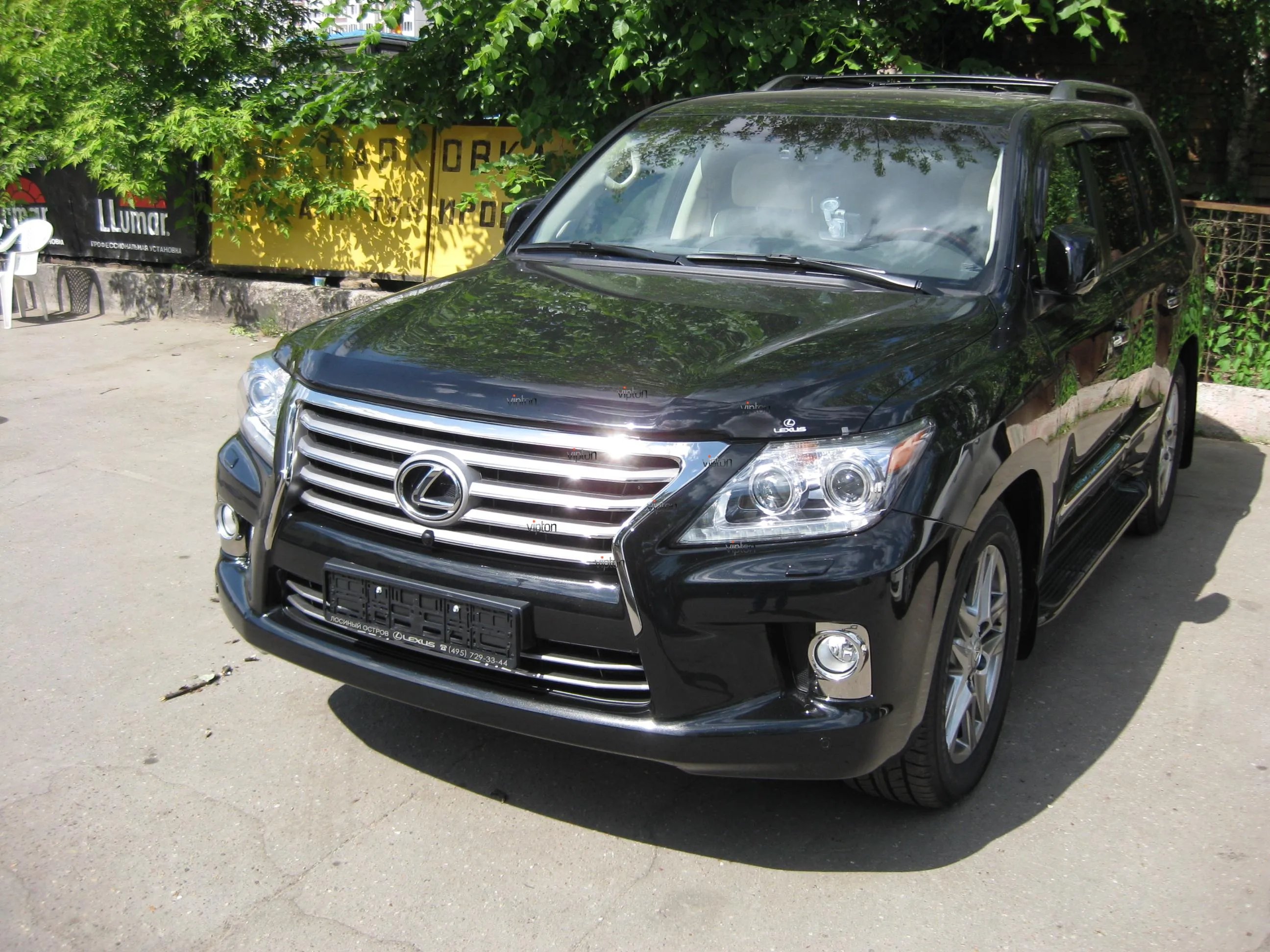 Автомобиль Lexus LX570 2 Автомобиль Lexus LX570 2