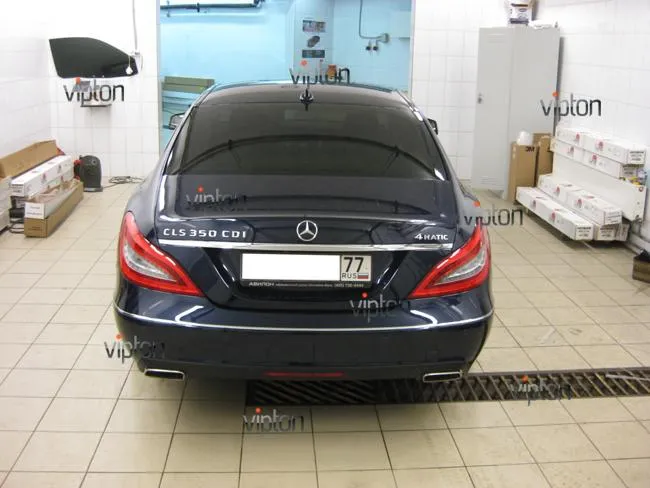 Mercedes Benz CLS: Нанесение антигравийной пленки 2 Mercedes Benz CLS: Нанесение антигравийной пленки 2