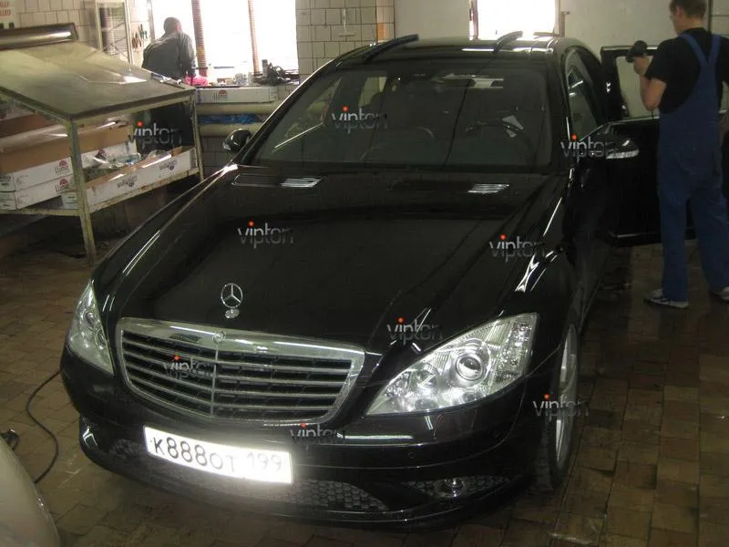 Mercedes-Benz W-221