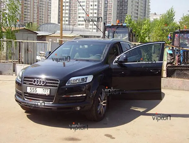 Audi Q7: тонирование пленкой LLUMAR 2