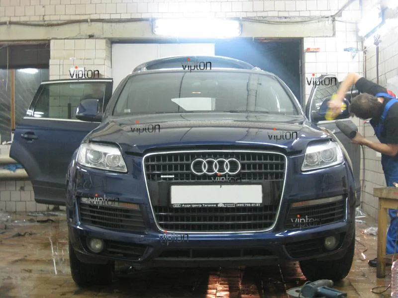 Audi Q7: установка антигравийной пленки 6 Audi Q7: установка антигравийной пленки 6