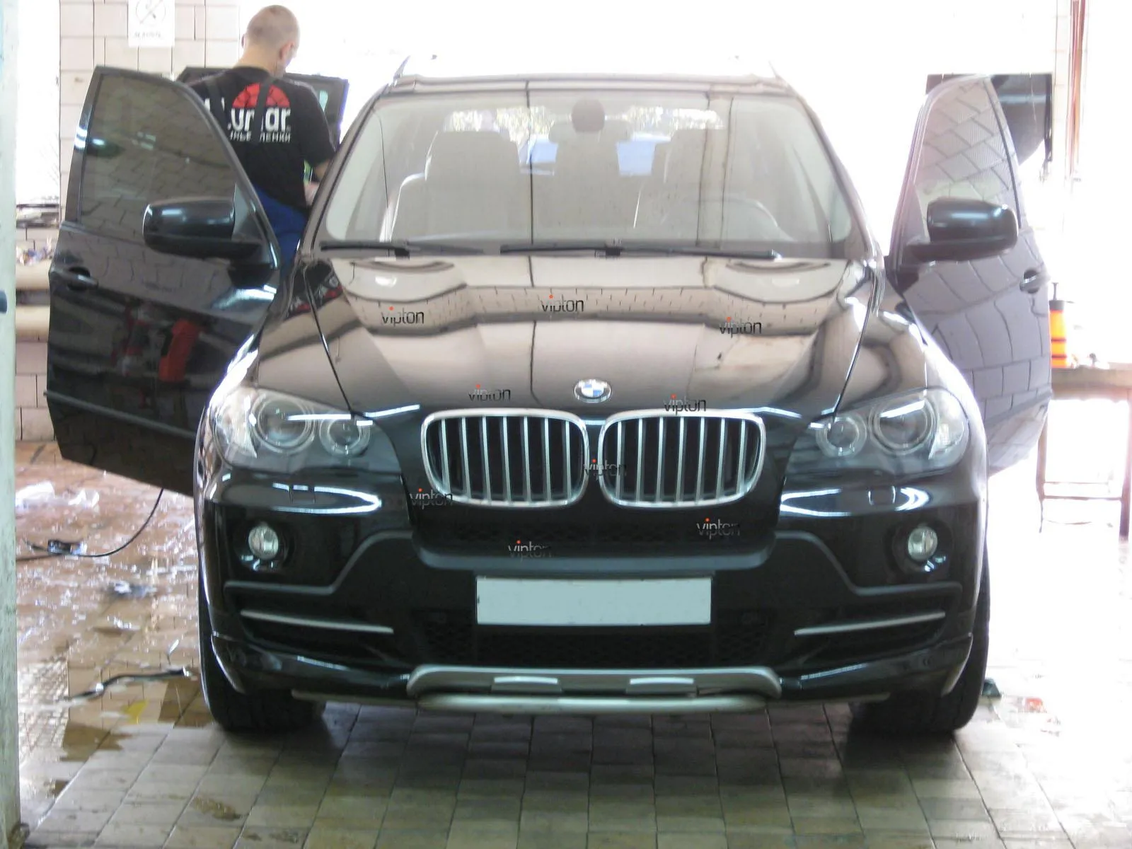 BMW X5: тонировка пленкой LLumar 2 BMW X5: тонировка пленкой LLumar 2
