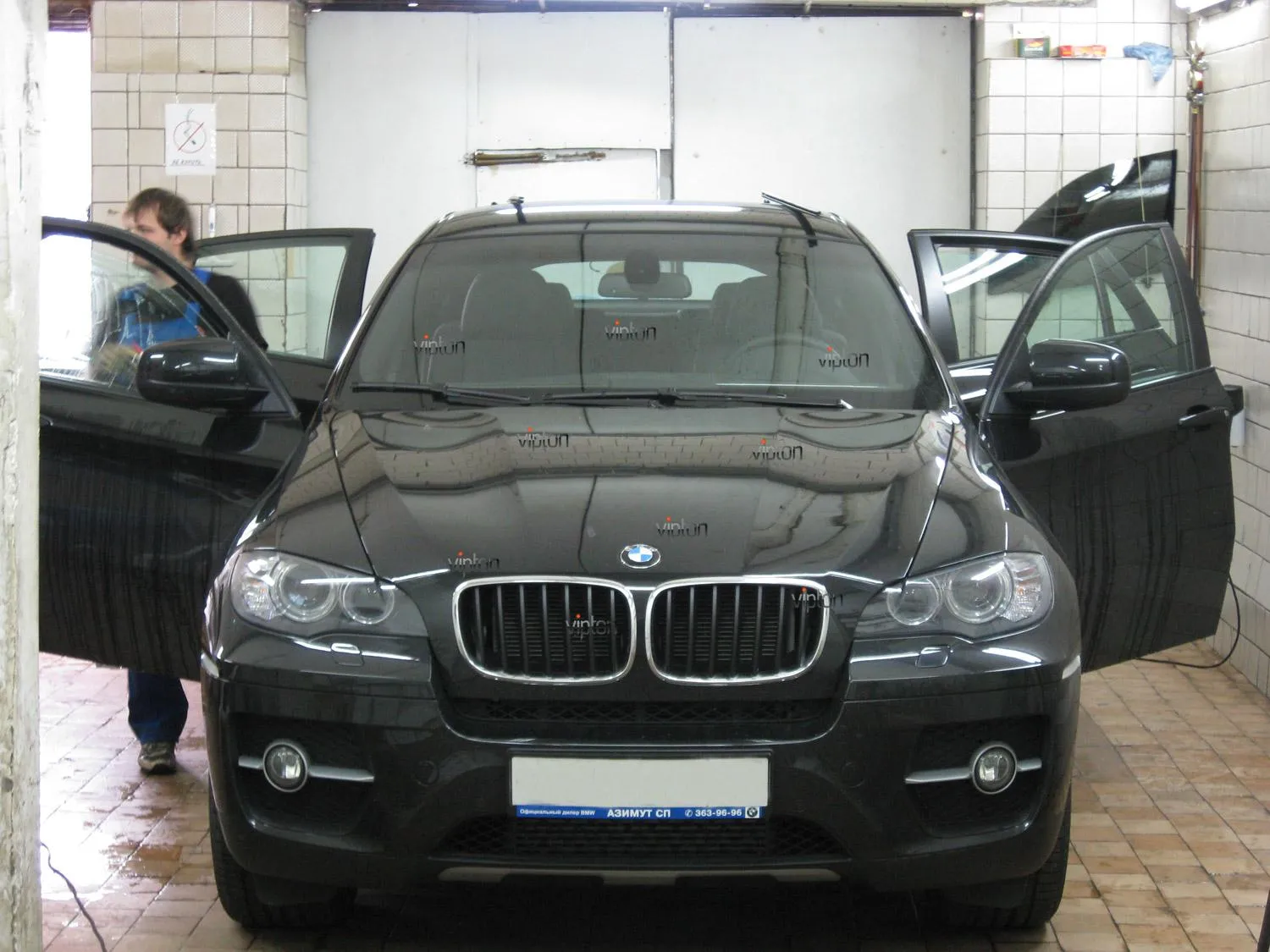BMW X6: тонирование ударопрочной пленкой