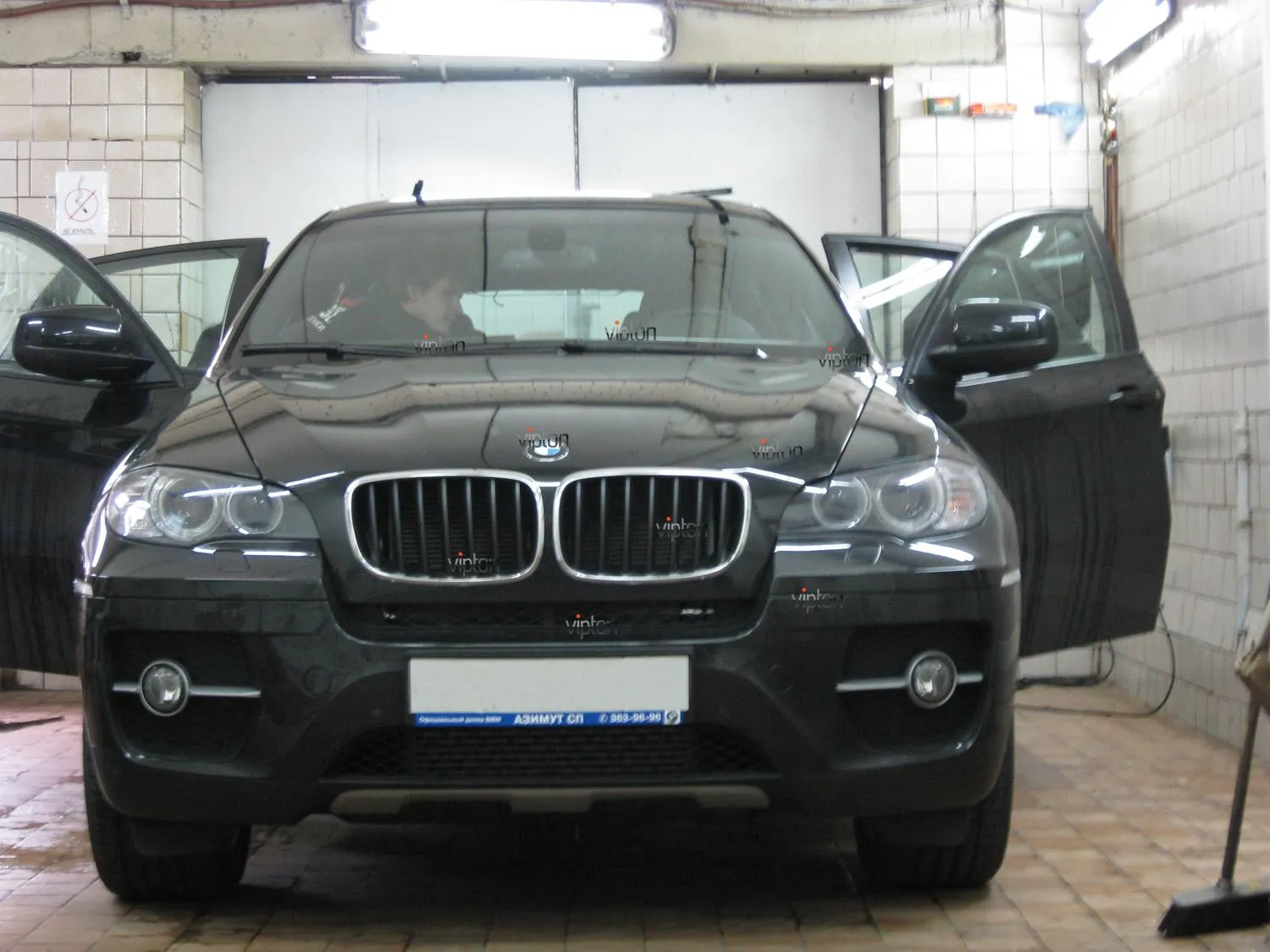 BMW X6: тонирование ударопрочной пленкой 2 BMW X6: тонирование ударопрочной пленкой 2