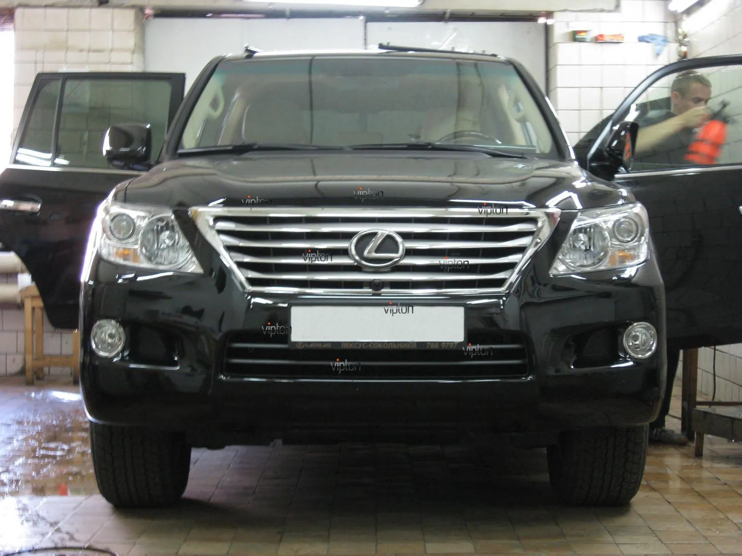 Lexus Lx 570: тонирование пленкой LLumar