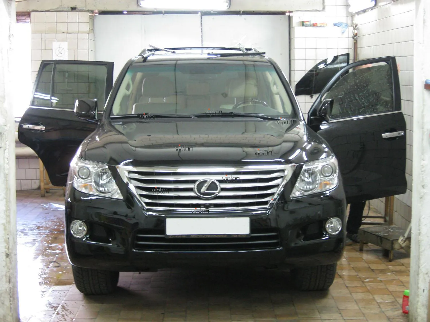 Lexus Lx 570: тонирование пленкой LLumar 2 Lexus Lx 570: тонирование пленкой LLumar 2