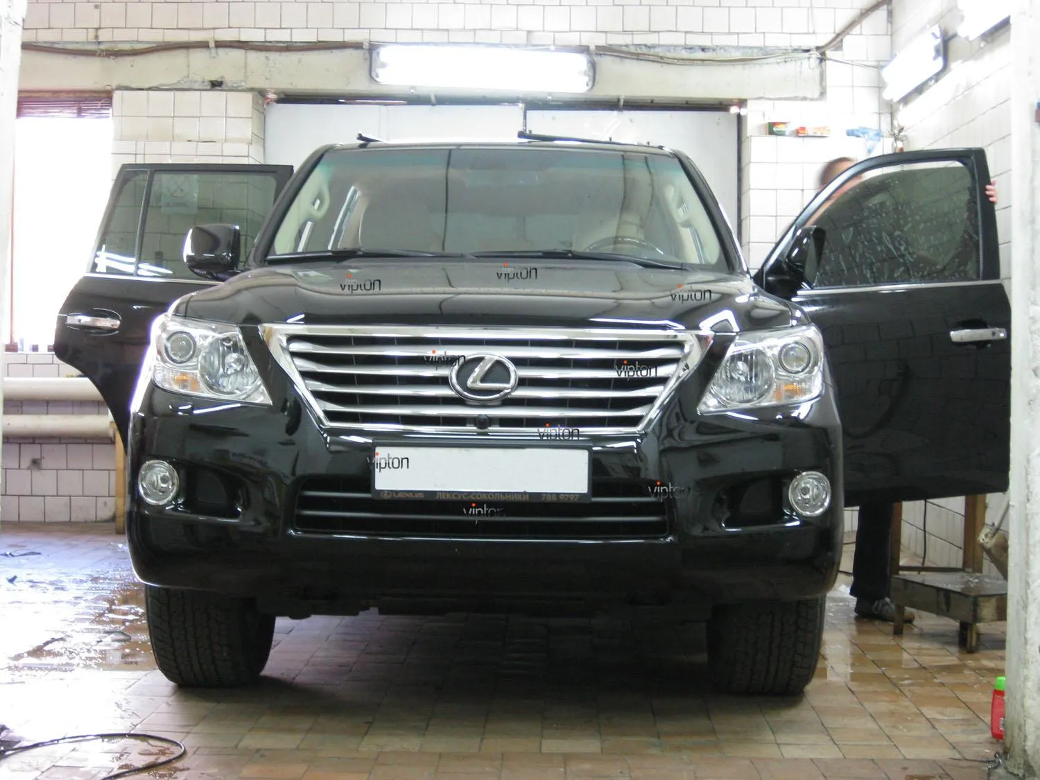 Lexus Lx 570: тонирование пленкой LLumar 3 Lexus Lx 570: тонирование пленкой LLumar 3