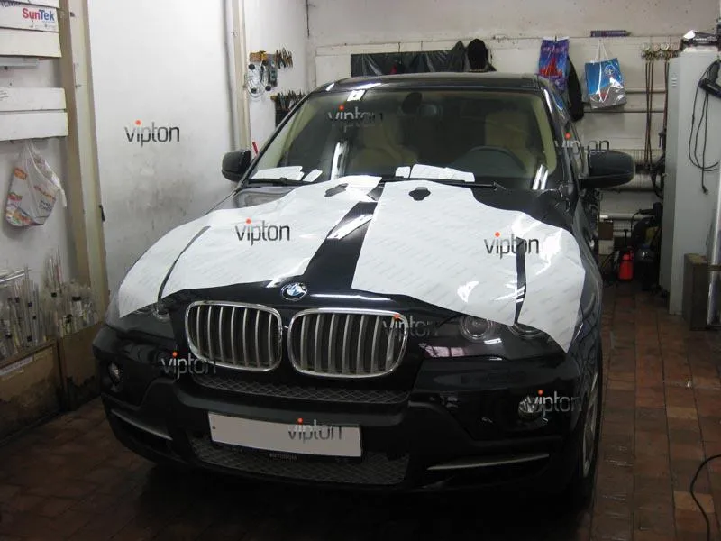 BMW X5: установка антигравийной пленки 2 BMW X5: установка антигравийной пленки 2