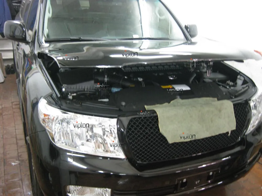 Toyota Land Cruiser 200: установка защитной антигравийной пленки