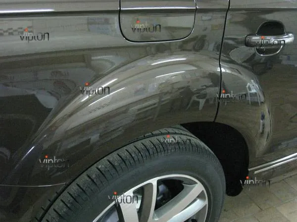 Audi Q7: нанесение антигравийной пленки VENTURESHIELD 3 Audi Q7: нанесение антигравийной пленки VENTURESHIELD 3