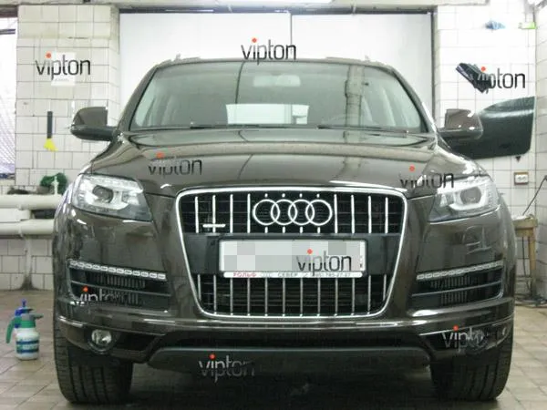 Audi Q7: нанесение антигравийной пленки VENTURESHIELD 4 Audi Q7: нанесение антигравийной пленки VENTURESHIELD 4