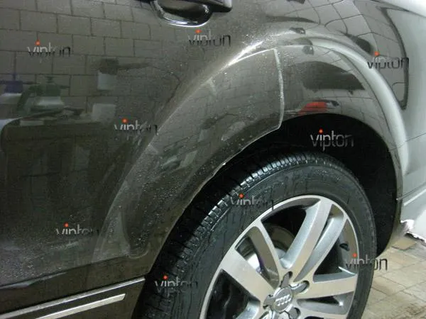 Audi Q7: нанесение антигравийной пленки VENTURESHIELD 8 Audi Q7: нанесение антигравийной пленки VENTURESHIELD 8