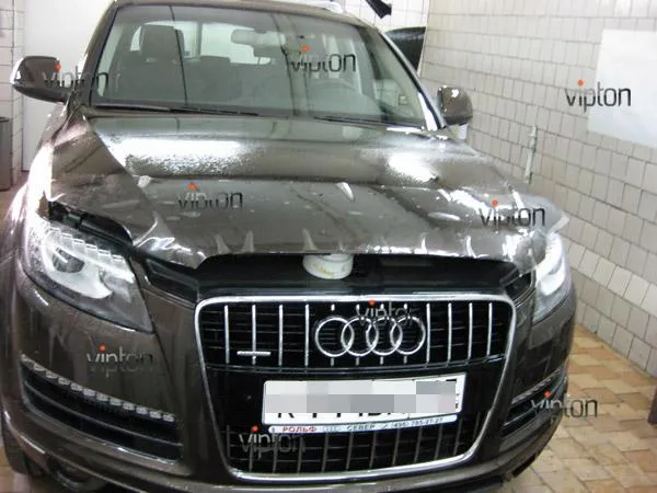 Audi Q7: нанесение антигравийной пленки VENTURESHIELD 10 Audi Q7: нанесение антигравийной пленки VENTURESHIELD 10