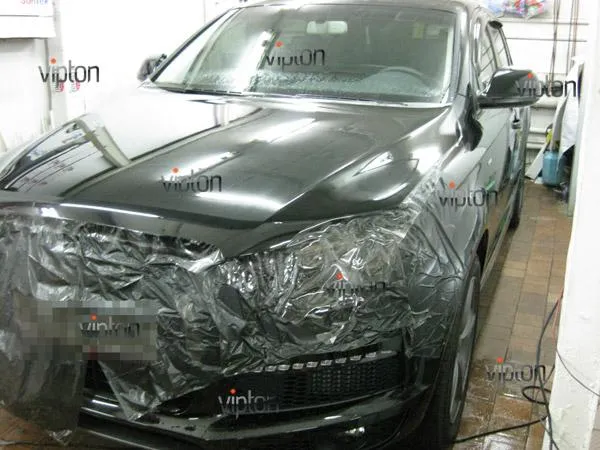 Автомобиль Audi Q7 / Нанесение антигравийной пленки VENTURESHIELD 2 Автомобиль Audi Q7 / Нанесение антигравийной пленки VENTURESHIELD 2