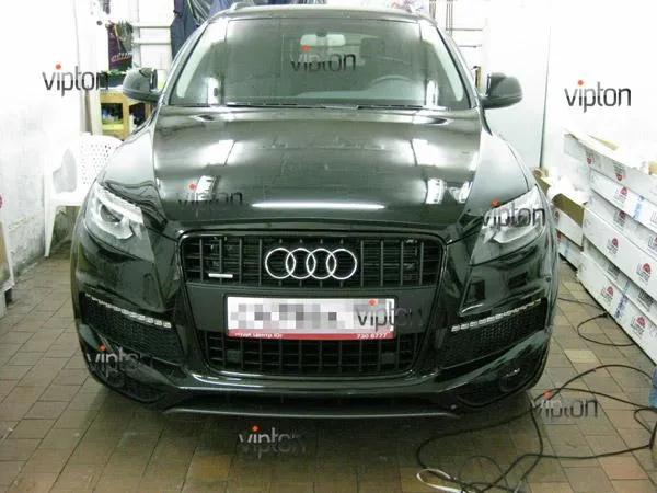 Автомобиль Audi Q7 / Нанесение антигравийной пленки VENTURESHIELD 7 Автомобиль Audi Q7 / Нанесение антигравийной пленки VENTURESHIELD 7