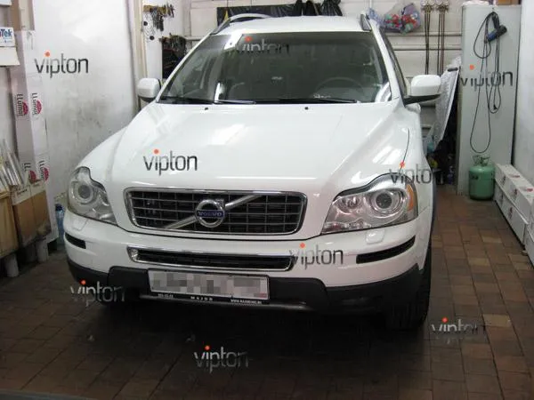Автомобиль Volvo ХС90.  / Нанесение антигравийной пленки VENTURESHIELD