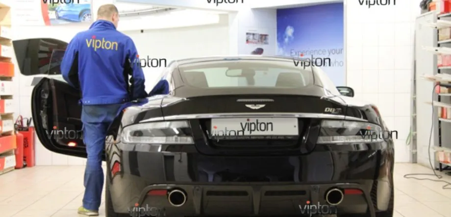 ASTON MARTIN 3 ASTON MARTIN 3