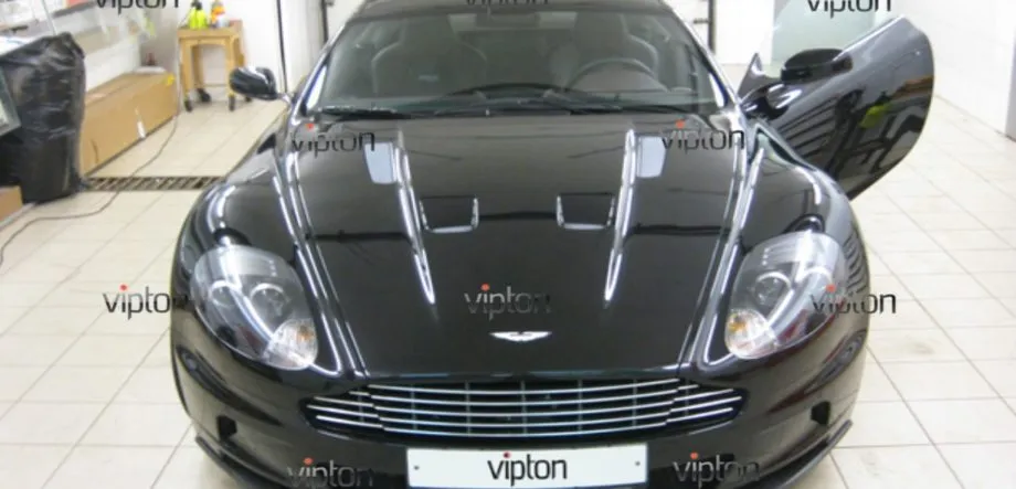 ASTON MARTIN 4 ASTON MARTIN 4
