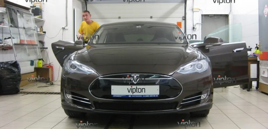 TESLA MODEL S 1