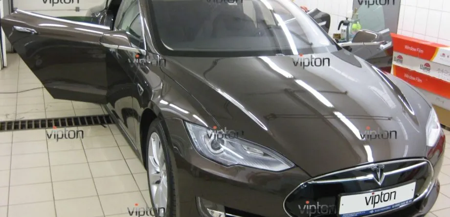 TESLA MODEL S 4