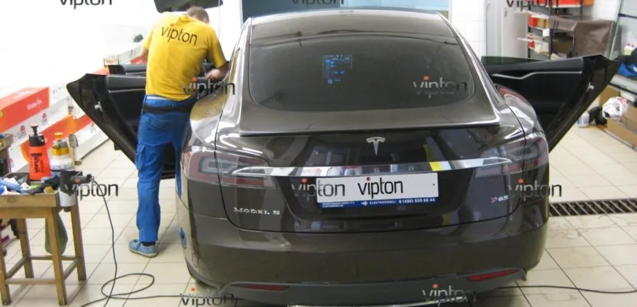 TESLA MODEL S 5