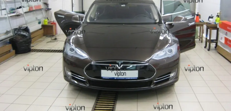 TESLA MODEL S 6