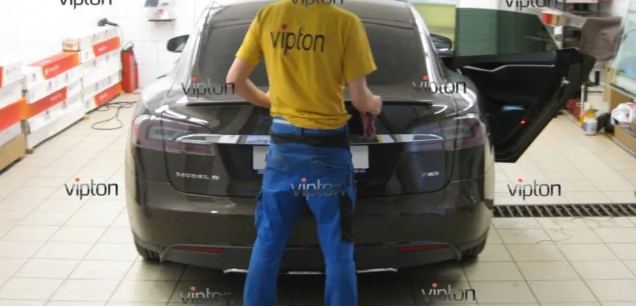 TESLA MODEL S 7