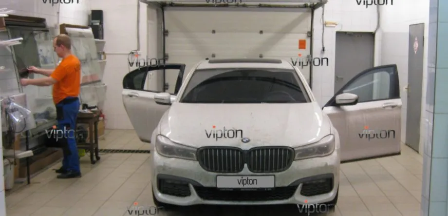 BMW-7 1