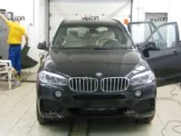 BMW X5: бронирование стекол
