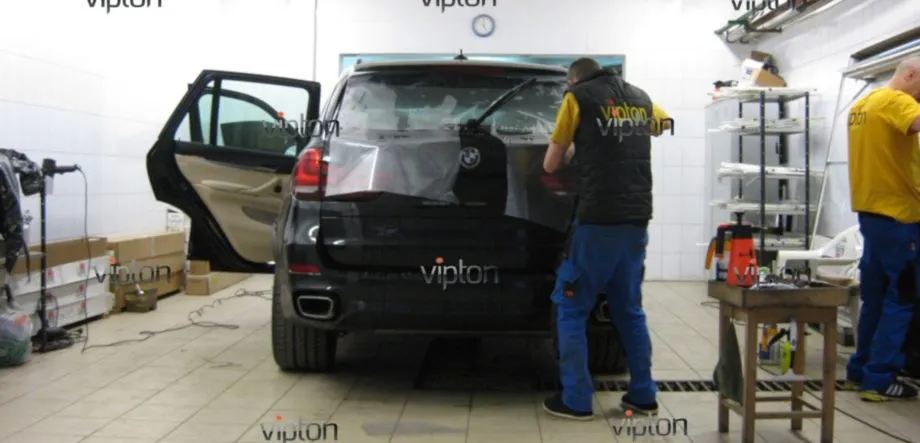 BMW X5: бронирование стекол 2 BMW X5: бронирование стекол 2