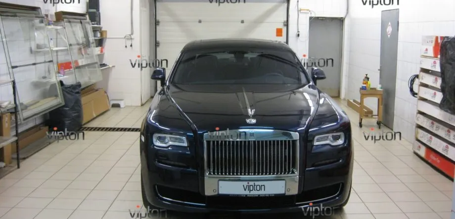 ROLLS-ROYСE GHOST: тонирование задней части автомобиля 3